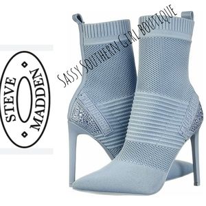 🆕⭐ Steve Madden Maxelle baby blue bootie heel
